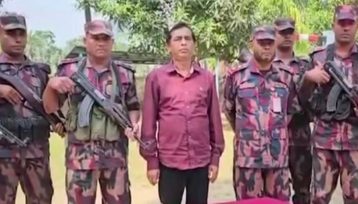 Former Gazipur panel mayor held from Jashore border