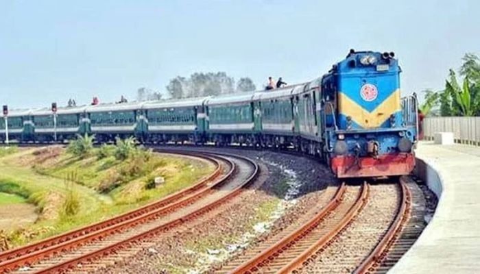 4 killed being hit by train in Lalmonirhat