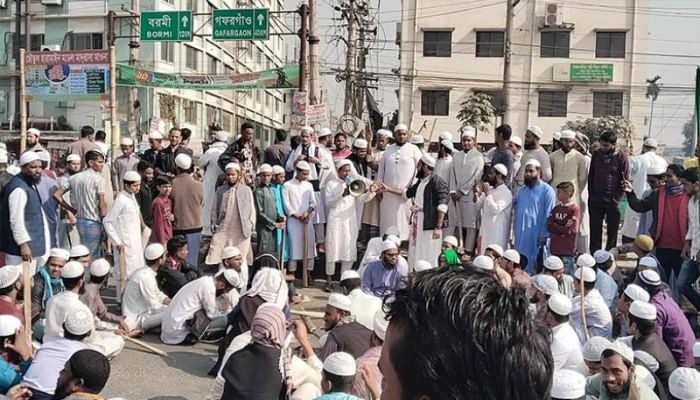 Zubayer followers block highway in protest