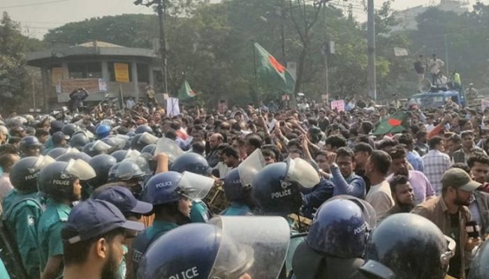 Police halts BNP orgs march to Indian High Commission