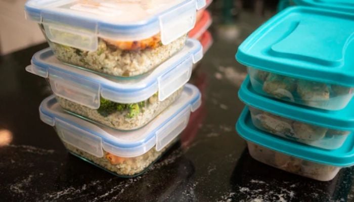 5 easy tips to keep food containers fresh