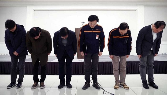 Jeju Air CEO apologises for plane crash at airport in South Korea