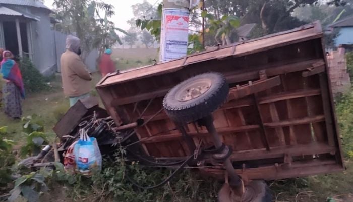 Truck crashes into Kariman, kills 3 in Pabna