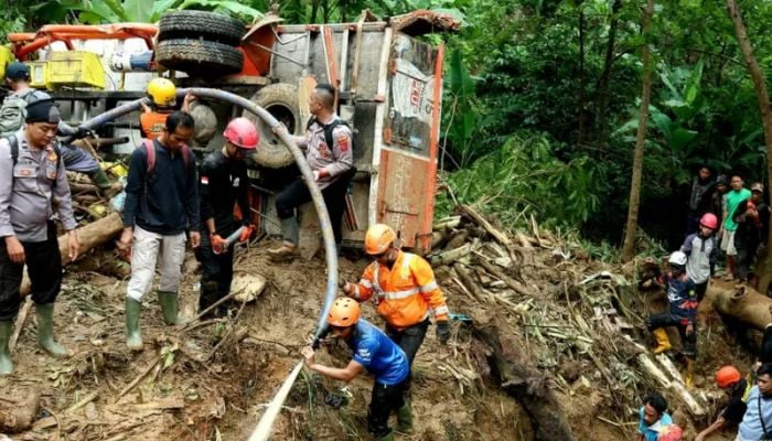At least 10 dead in Indonesia landslides, floods