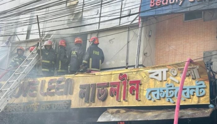 Massive restaurant fire in Uttara brought under control