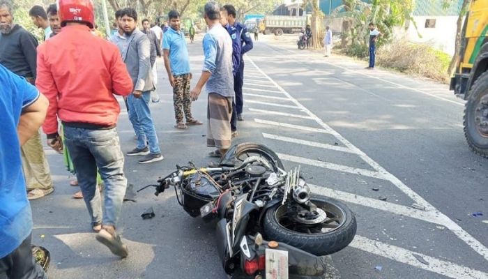 Husband, wife among three killed in Rajshahi road crash