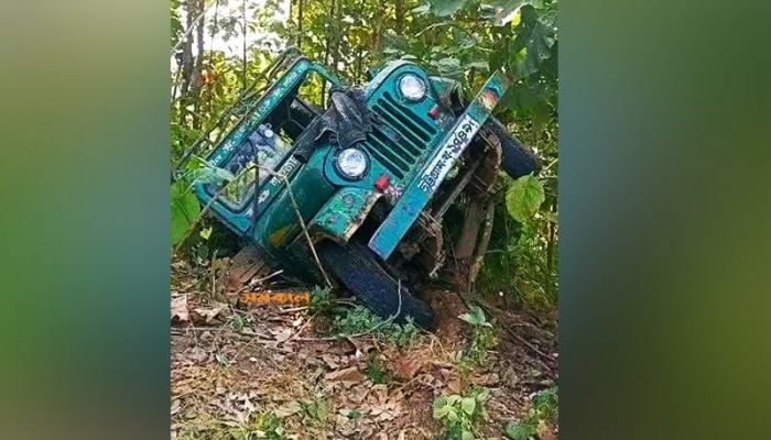 10 tourists injured in Sajek road crash