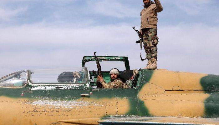 Syria rebels say encircling Damascus as govt denies falling back