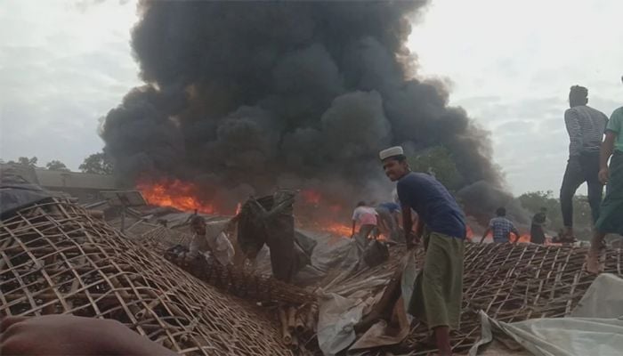 2 dead, more than 400 houses razed in Rohingya camp fire