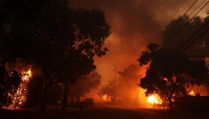 30,000 people ordered to evacuate from Los Angeles wildfire