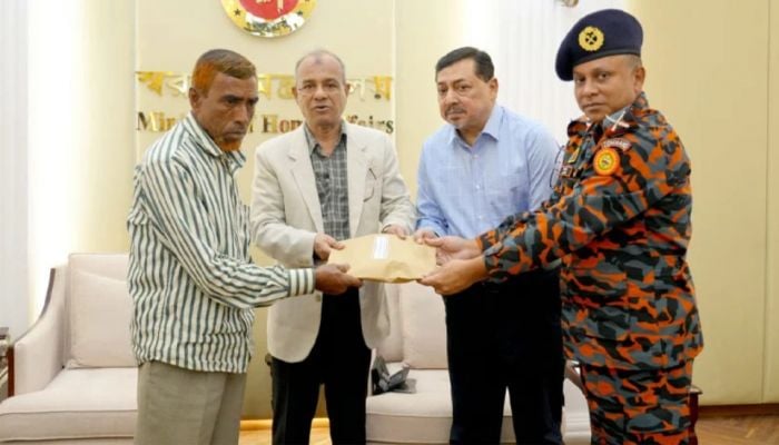 Home ministry provides TK 5 lakh to firefighter Nayan's family