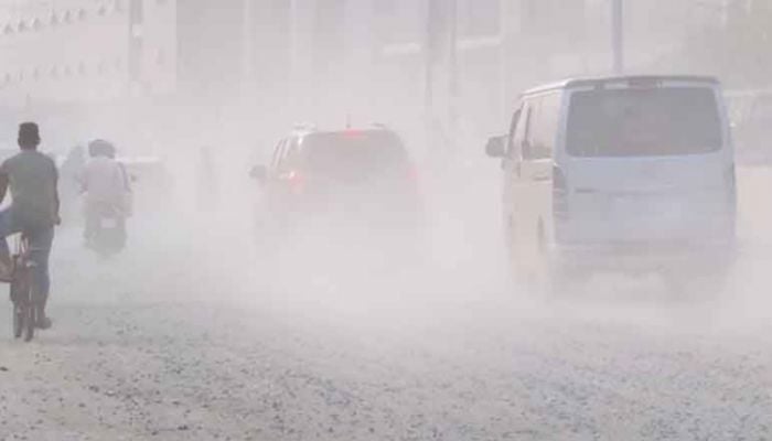 'Hazardous' air pollution chokes Dhaka