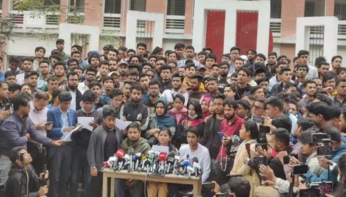 Dhaka College students give 4-hour ultimatum, make 6 demands