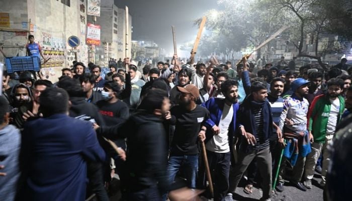 Class, exams halted at DU, students announce Dhaka blockade