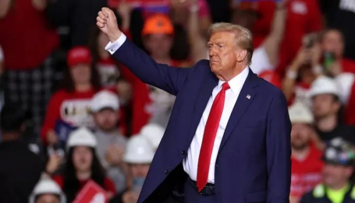 Trump likely to sign 100 executive orders on day 1