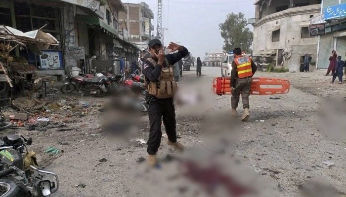 Bomb blast kills ten in southwest Pakistan