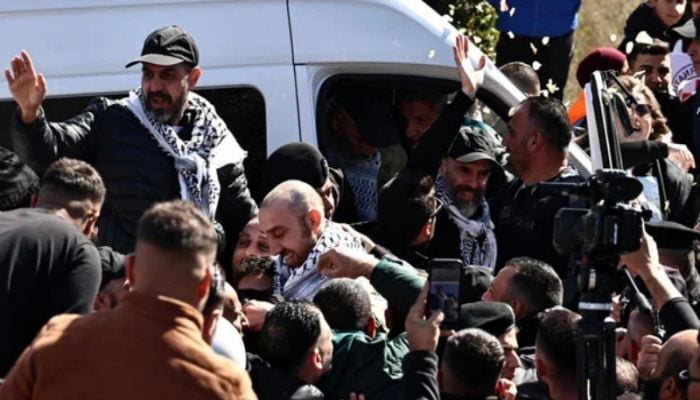 Bus carrying freed Palestinian prisoners arrives in Ramallah