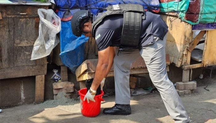 3 crude bomb-like objects recovered in Farmgate, defused