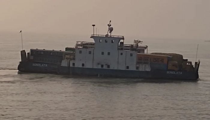 Paturia-Daulatdia ferry movement resumes after 7 hours