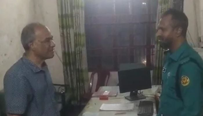 Home Adviser makes surprise inspection of security patrol early morning 