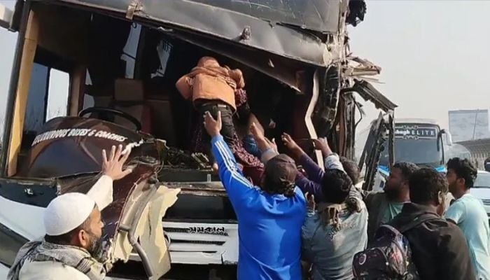 3 vehicle collision on Dhaka-Mawa Expressway injures 12