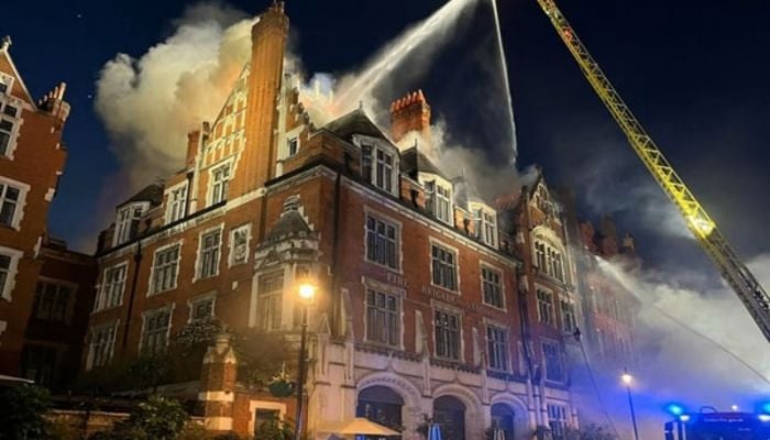 Major fire breaks out in luxury London hotel