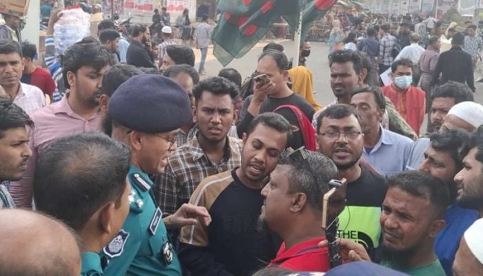 Families of July uprising victims block Shahbagh, demand justice