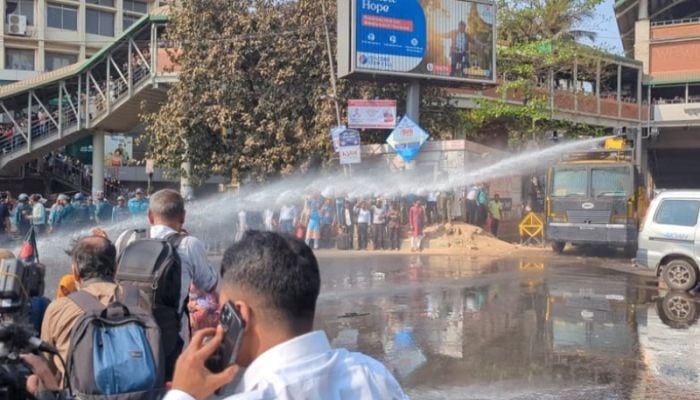 Police disperse protesters at Shahbagh using water canon