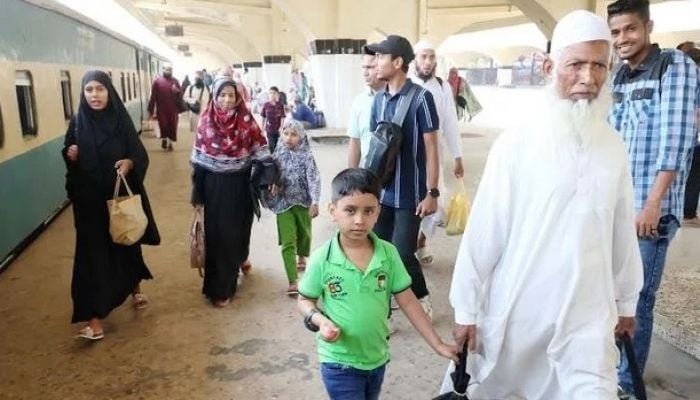 Eid holidaymakers in rush leaving Dhaka