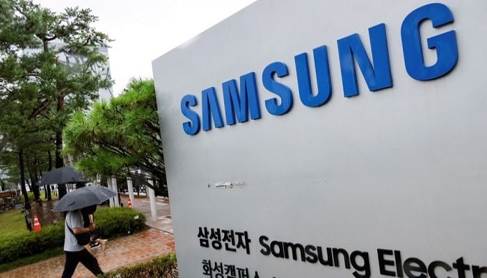 Samsung CEO says company will pursue deals as it struggles for growth