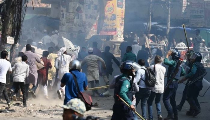 Police fire tear shells, sound grenades on Hizb ut-Tahrir 'March for Khilafat'