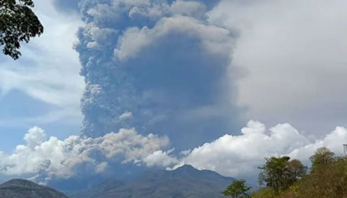 Flights cancelled after Indonesia volcano eruption