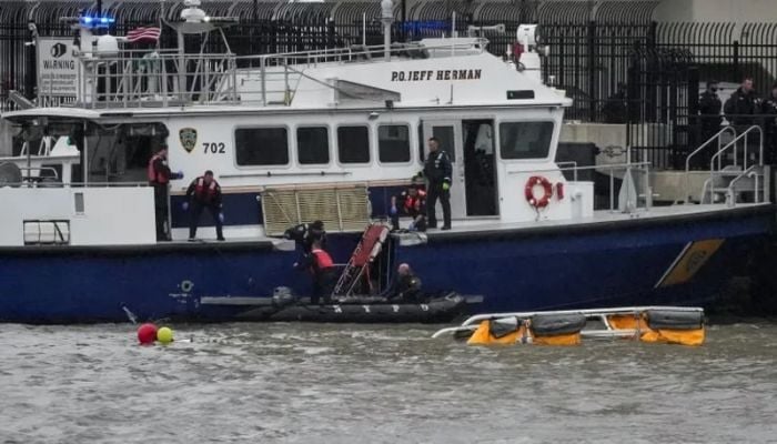 Six dead after helicopter crashes in New York's Hudson River