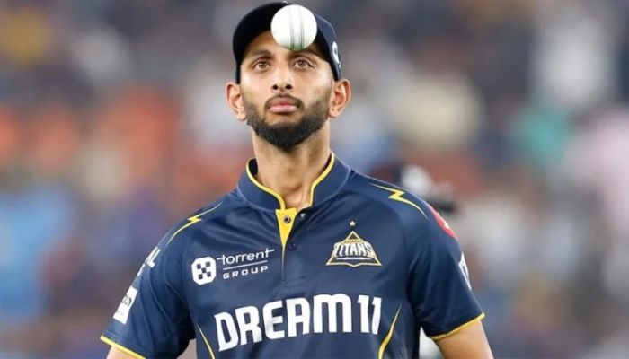 Reverse swing delights IPL bowlers after lifting of saliva ban