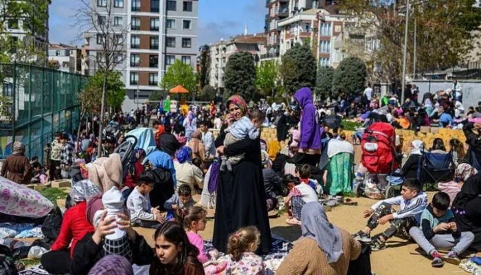 Istanbul residents flood streets after 6.2-magnitude quake