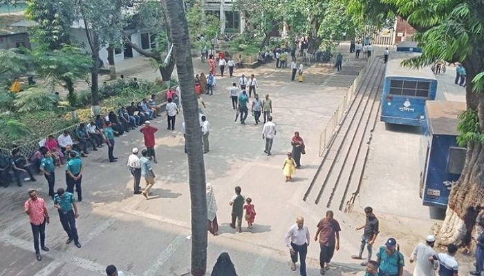 Court sends 71 pro-Awami League lawyers to jail