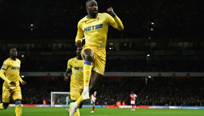 Liverpool on brink of title after Arsenal held by Palace