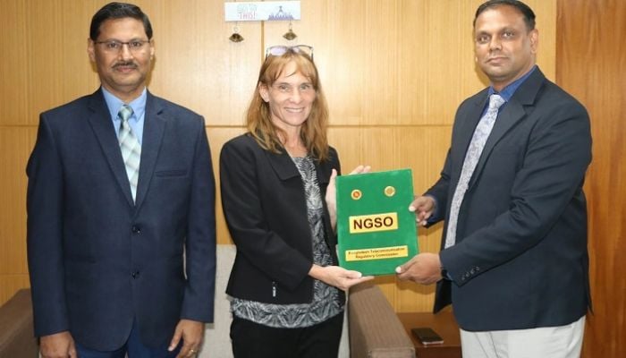 BTRC hands over licenses to Starlink