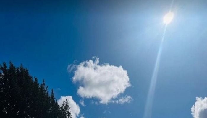 Mild to moderate heat wave sweeping over several districts