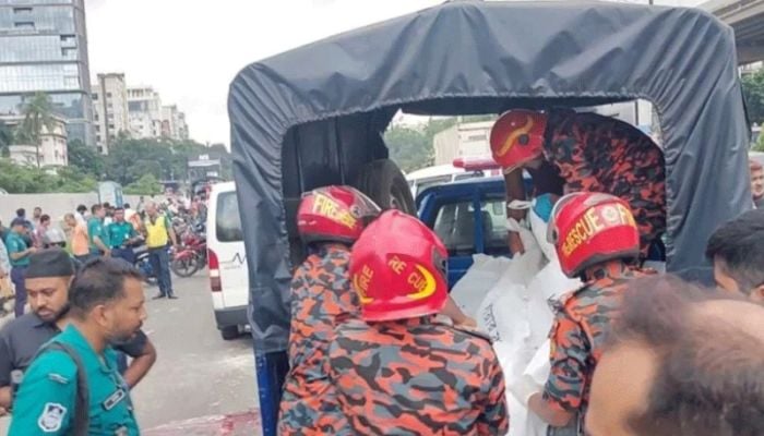 2 bikers crushed under truck in Banani