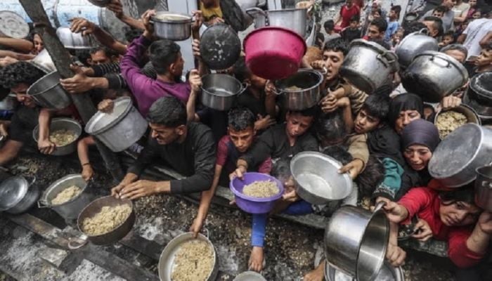 Almost 300 million people at risk of death through starvation – report
