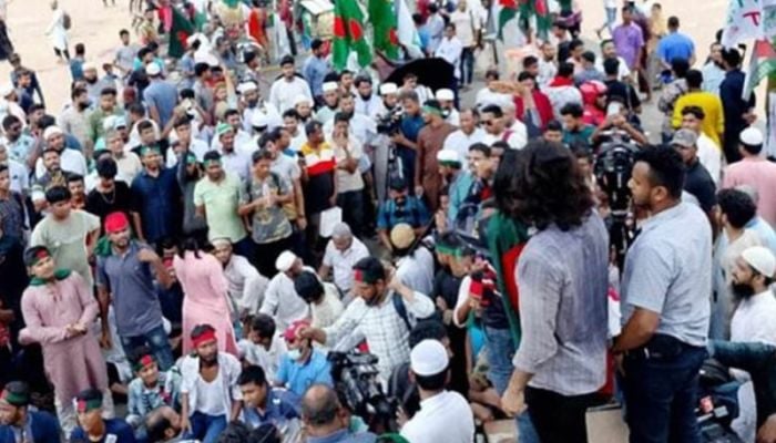 Injured protesters block Shahbagh, demand full AL ban