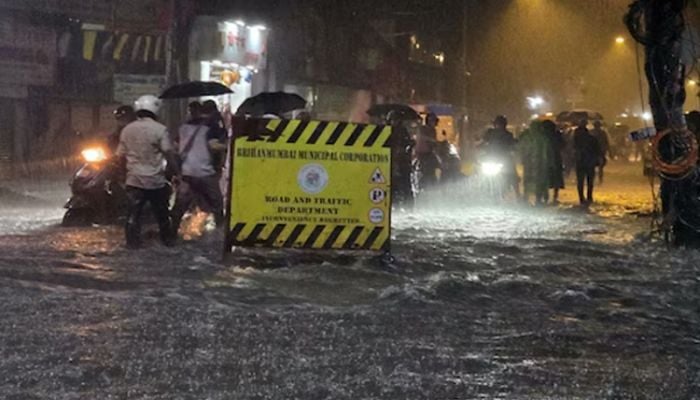India's monsoon lashes Mumbai as rains arrive early