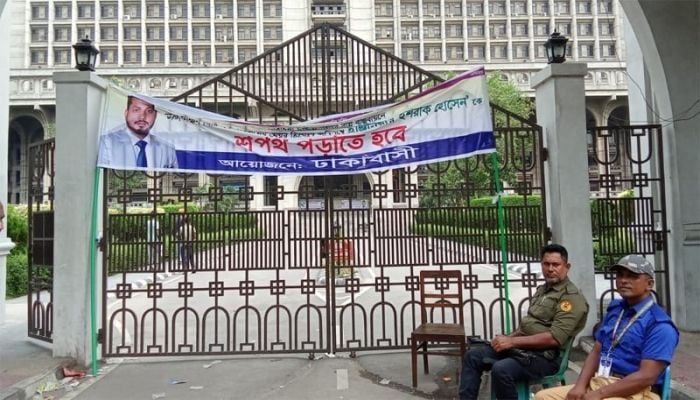 Ishraque's supporters lock all gates of Nagar Bhavan, protest to continue on Sunday