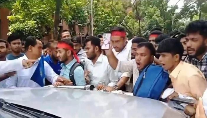 Attack on National University VC over autopass demand