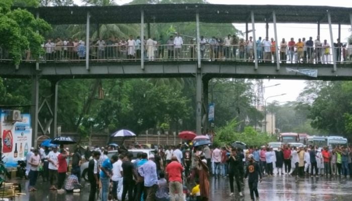 Ishraque supporters bring out victory rally, urge 2 advisers to resign
