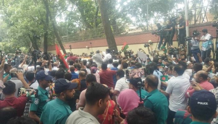 Khaleda Zia back in her Gulshan residence