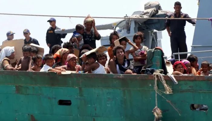 Desperate Rohingyas risk deadly sea journeys, over 400 feared dead: UN says