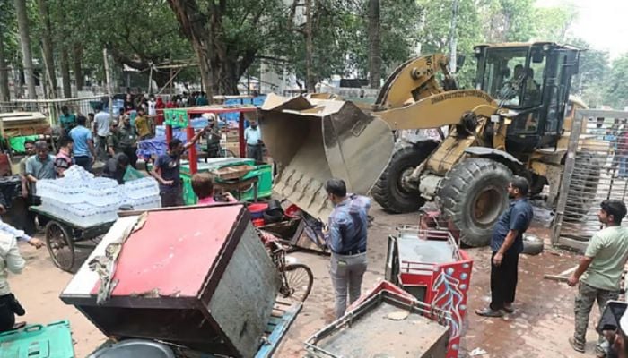 DSCC demolishes illegal structures in Suhrawardy Udyan