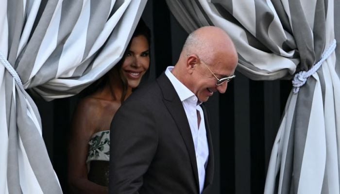 Bezos, Sanchez to say 'I do' in Venice